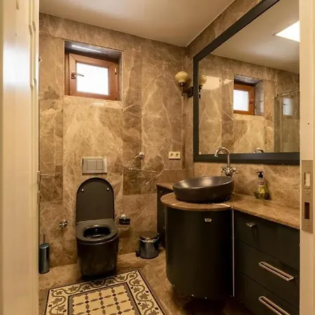 Appartement 3-Bedroom Apartment With Elevator, Steps From Taksim Square *