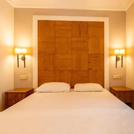 דירה 3-Bedroom Apartment With Elevator, Steps From Taksim Square איסטמבול