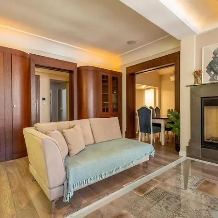 3-Bedroom Apartment With Elevator, Steps From Taksim Square Lejlighed