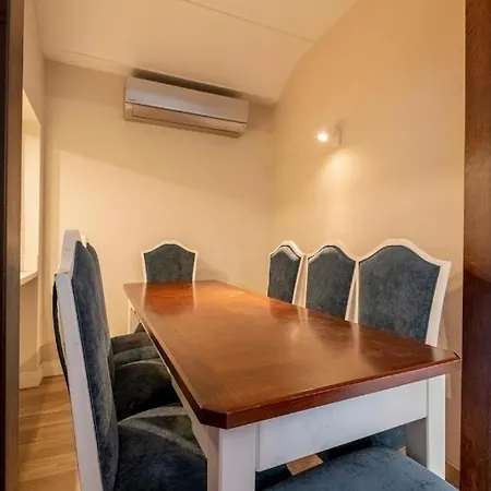 Lejlighed 3-Bedroom Apartment With Elevator, Steps From Taksim Square Istanbul