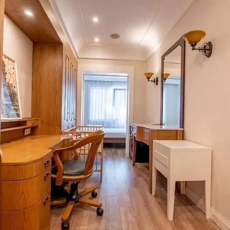 3-Bedroom Apartment With Elevator, Steps From Taksim Square *