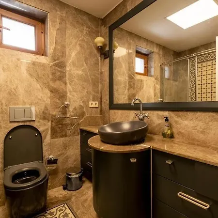 3-Bedroom Apartment With Elevator, Steps From Taksim Square アパート *