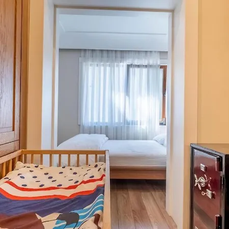 3-Bedroom Apartment With Elevator, Steps From Taksim Square * イスタンブール