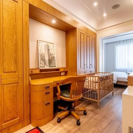 3-Bedroom Apartment With Elevator, Steps From Taksim Square
