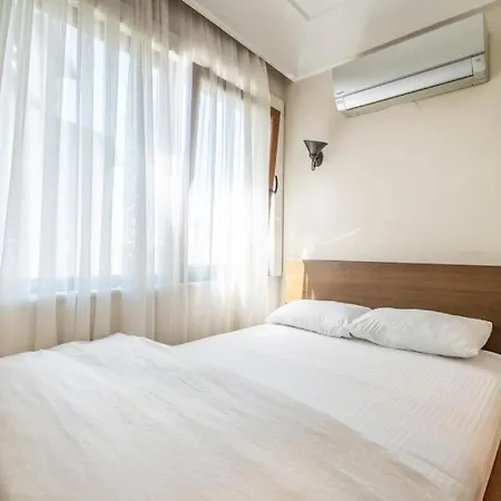 3-Bedroom Apartment With Elevator, Steps From Taksim Square アパート イスタンブール